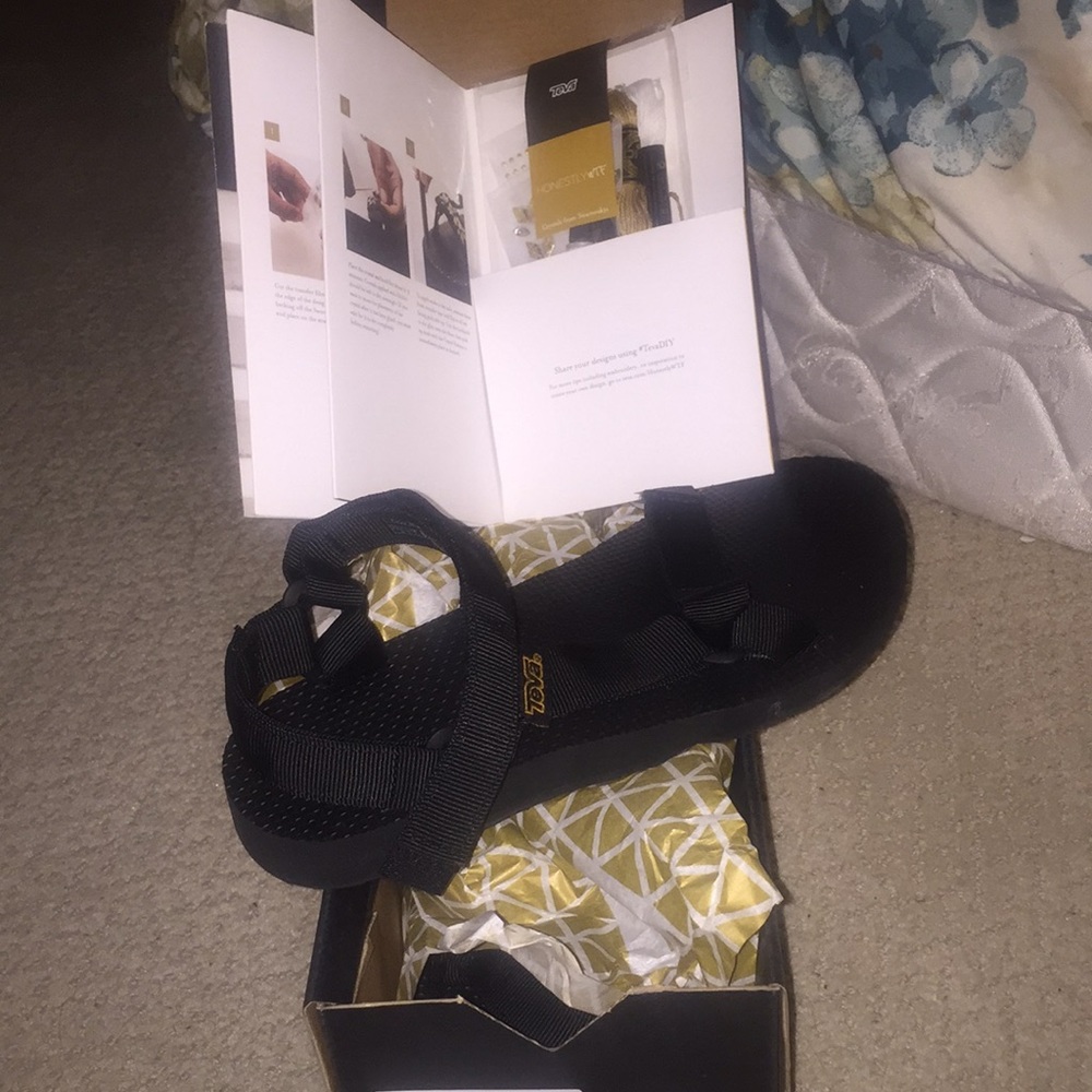 NIB TEVA DIY SANDALS